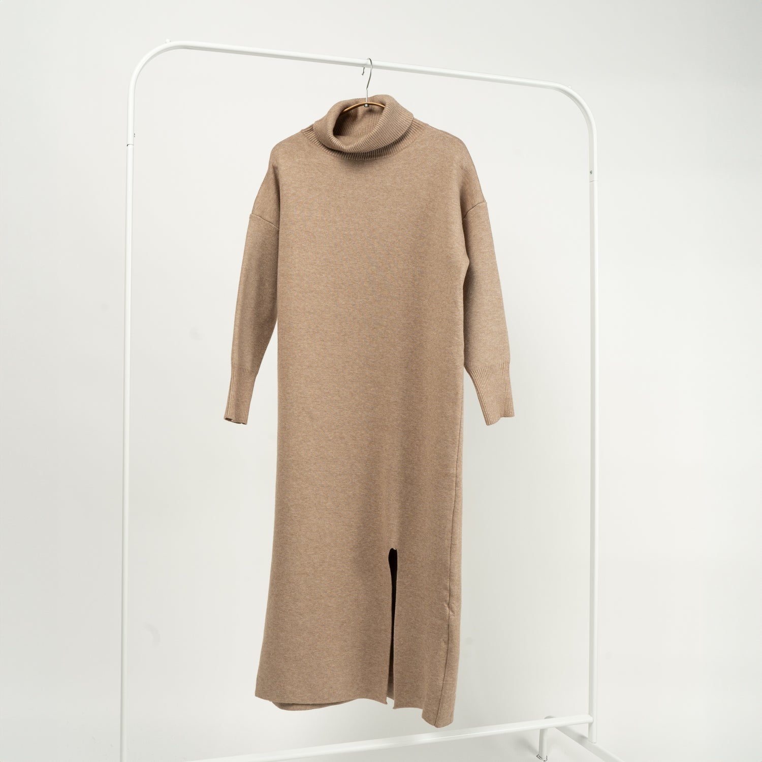 Rochie lungă din tricot soft cu guler