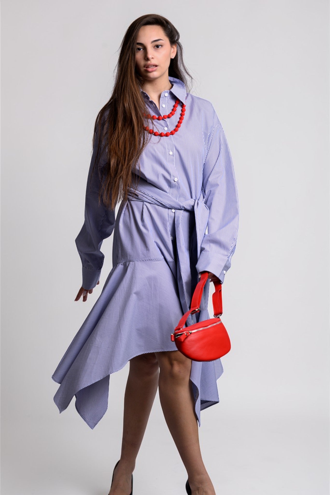 Rochie cămașă cu dungi fine, vedere laterală