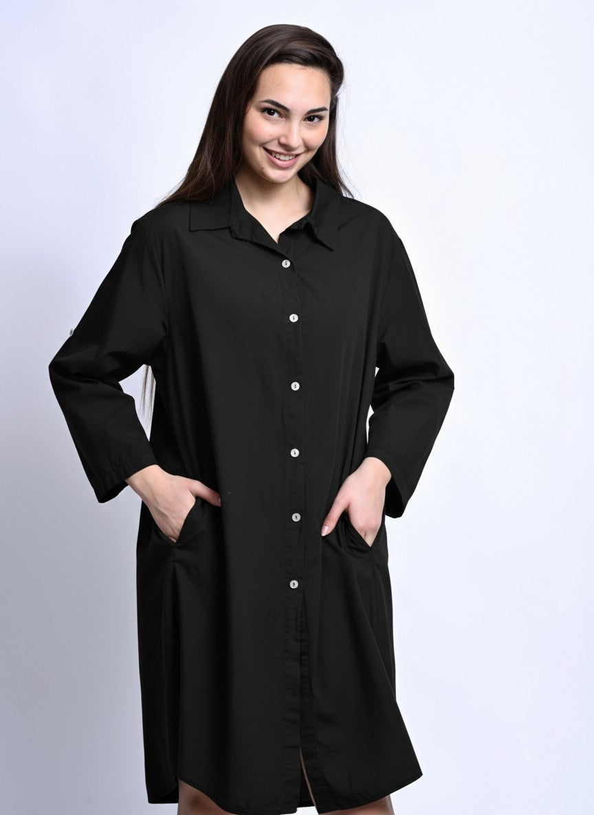 Rochie stil cămașă neagră cu croială lejeră, vedere din față