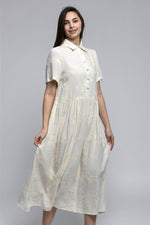 Rochie crem elegantă cu broderii și fustă largă, stil casual chic