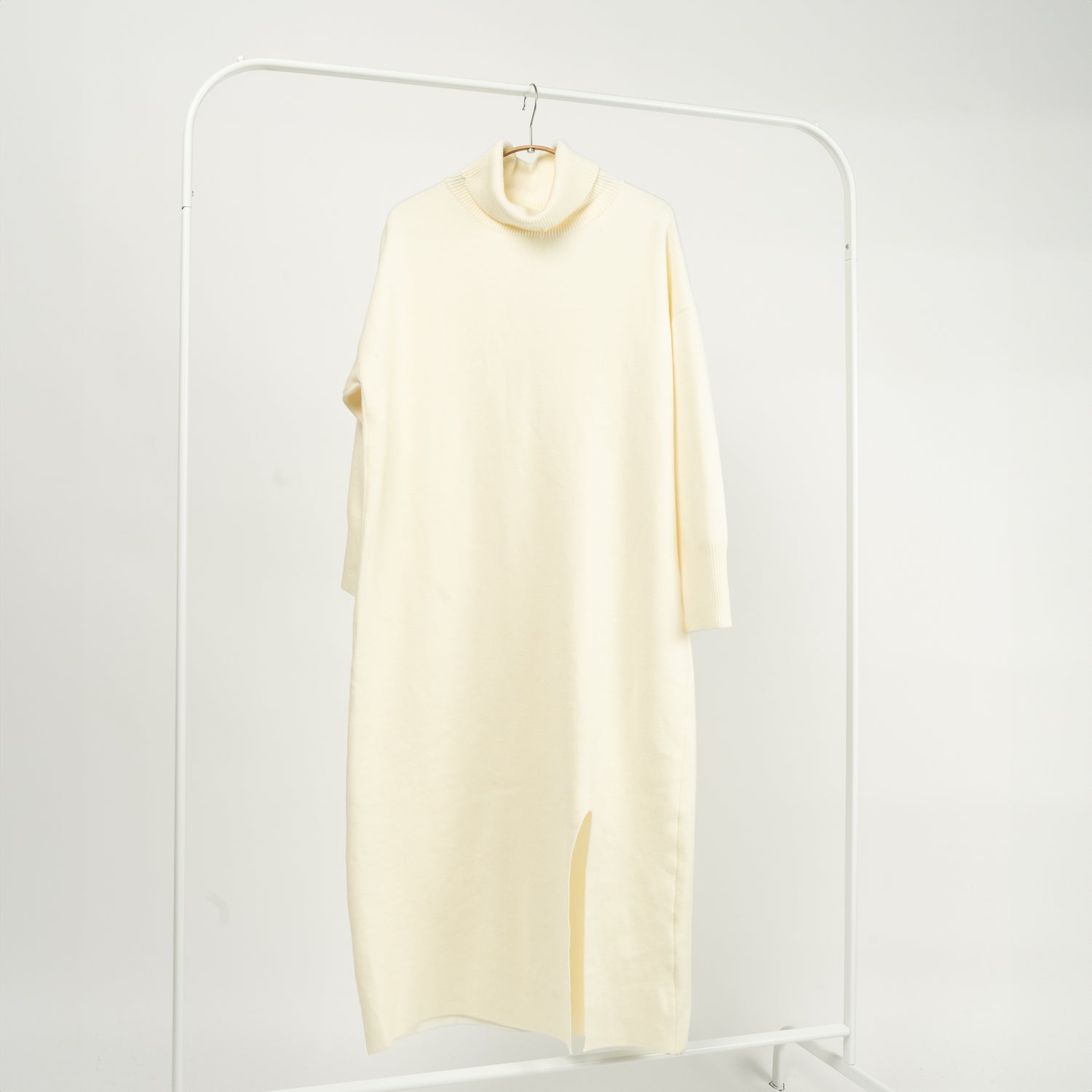 Rochie lungă din tricot soft cu guler