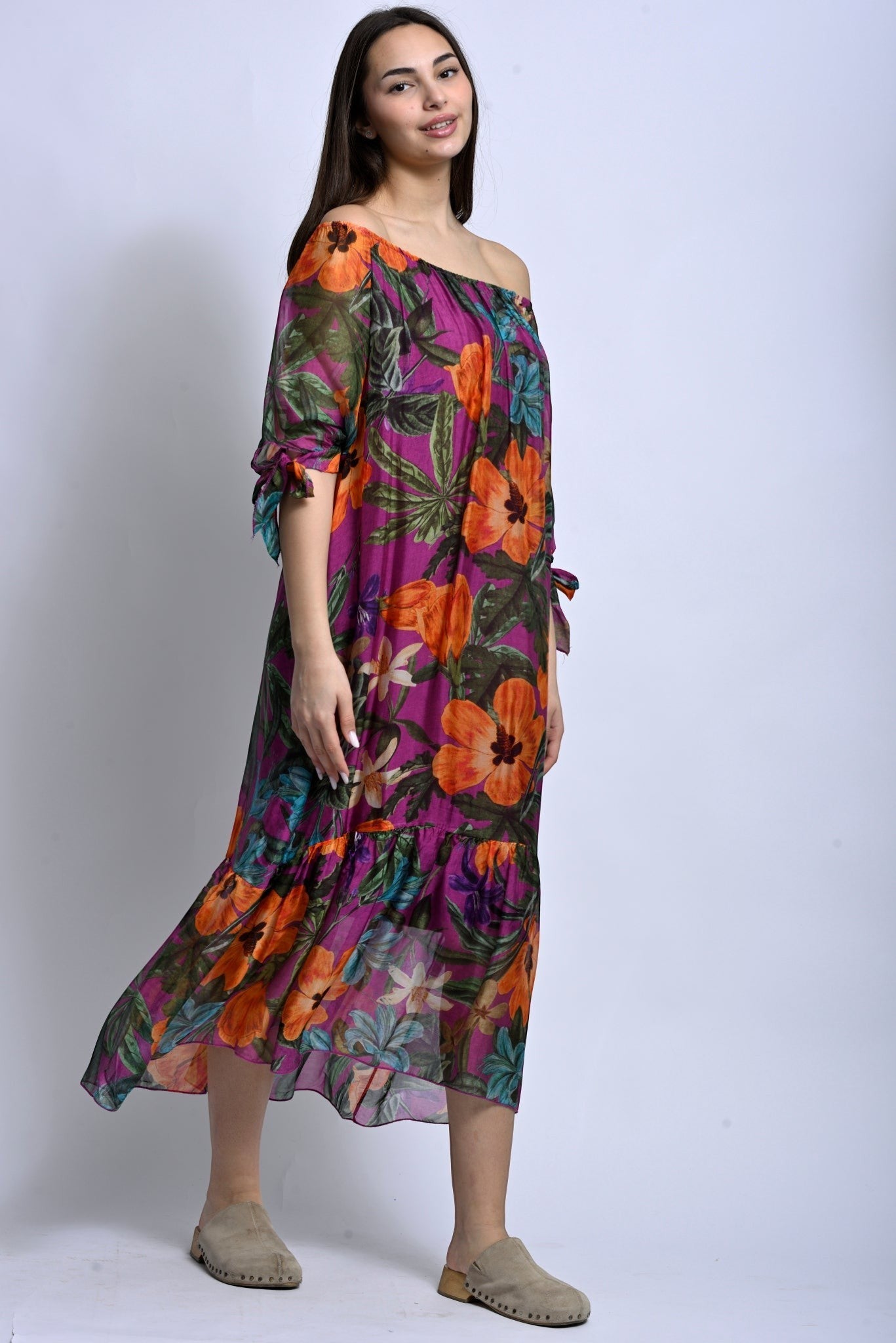 Rochie maxi florală vaporoasă, vedere din lateral