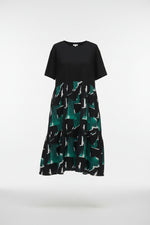 Rochie midi lejeră cu top tricou negru și fustă cu imprimeu verde — All Above Boutique.