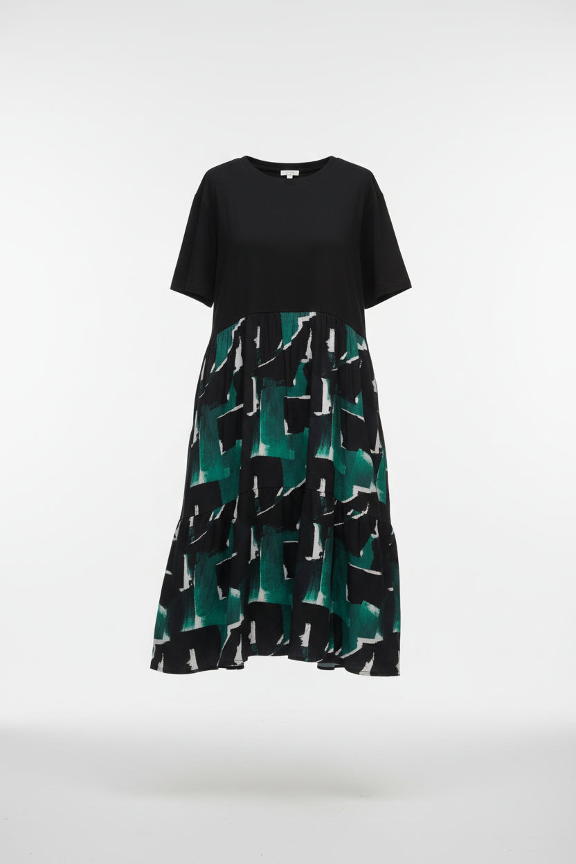 Rochie midi lejeră cu top tricou negru și fustă cu imprimeu verde — All Above Boutique.