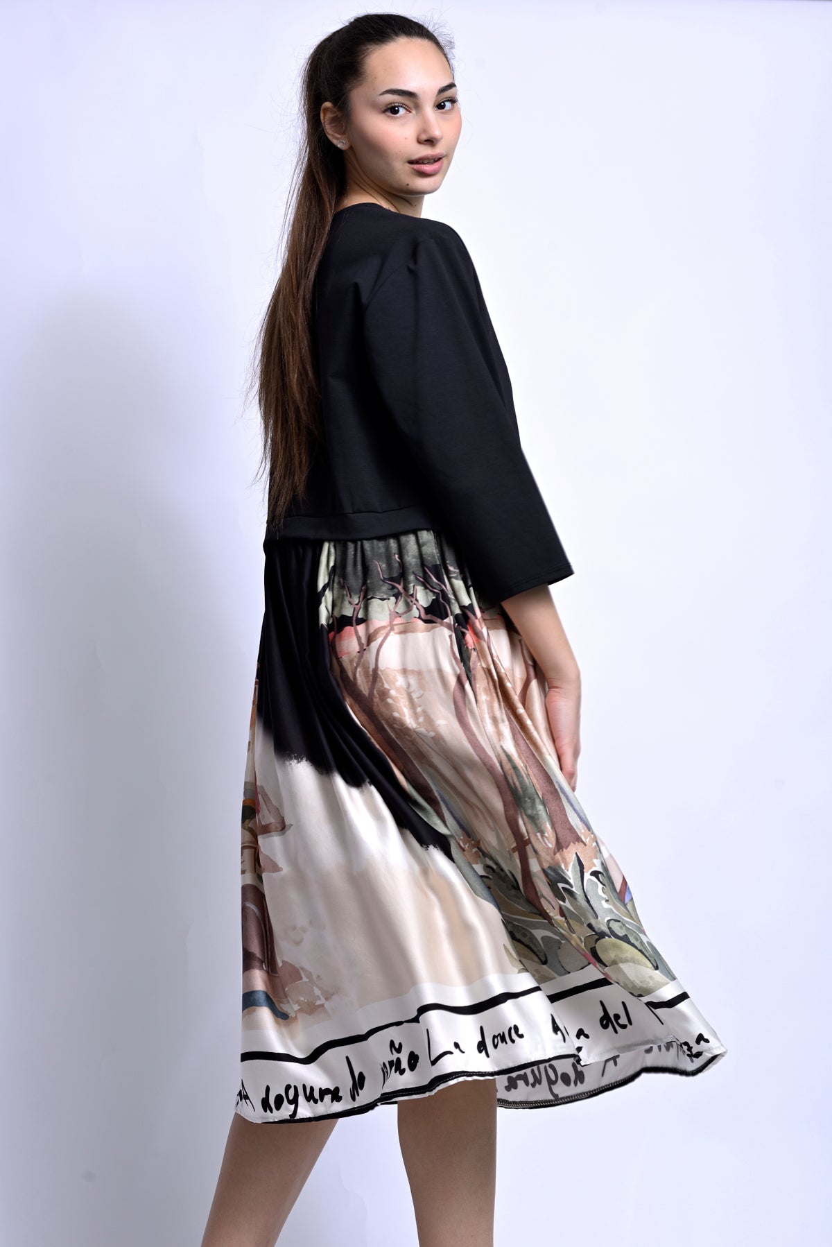 Rochie midi neagră cu imprimeu Amalfi în mișcare