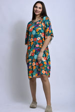 Rochie multicoloră cu lungime medie și design casual