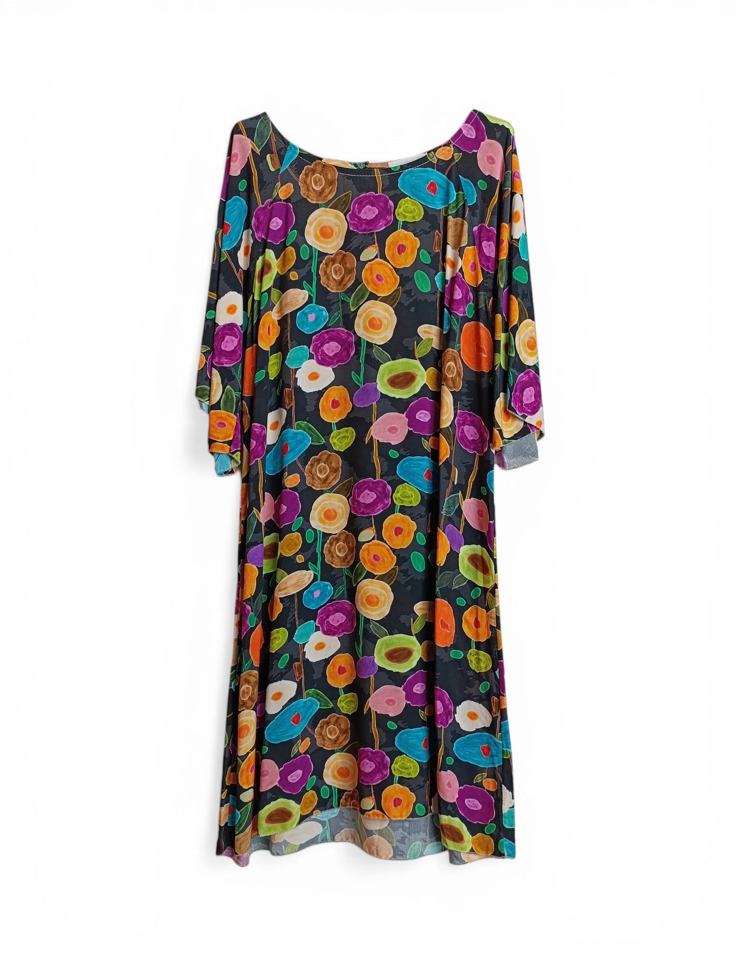 Rochie multicoloră cu imprimeu floral și croială lejeră