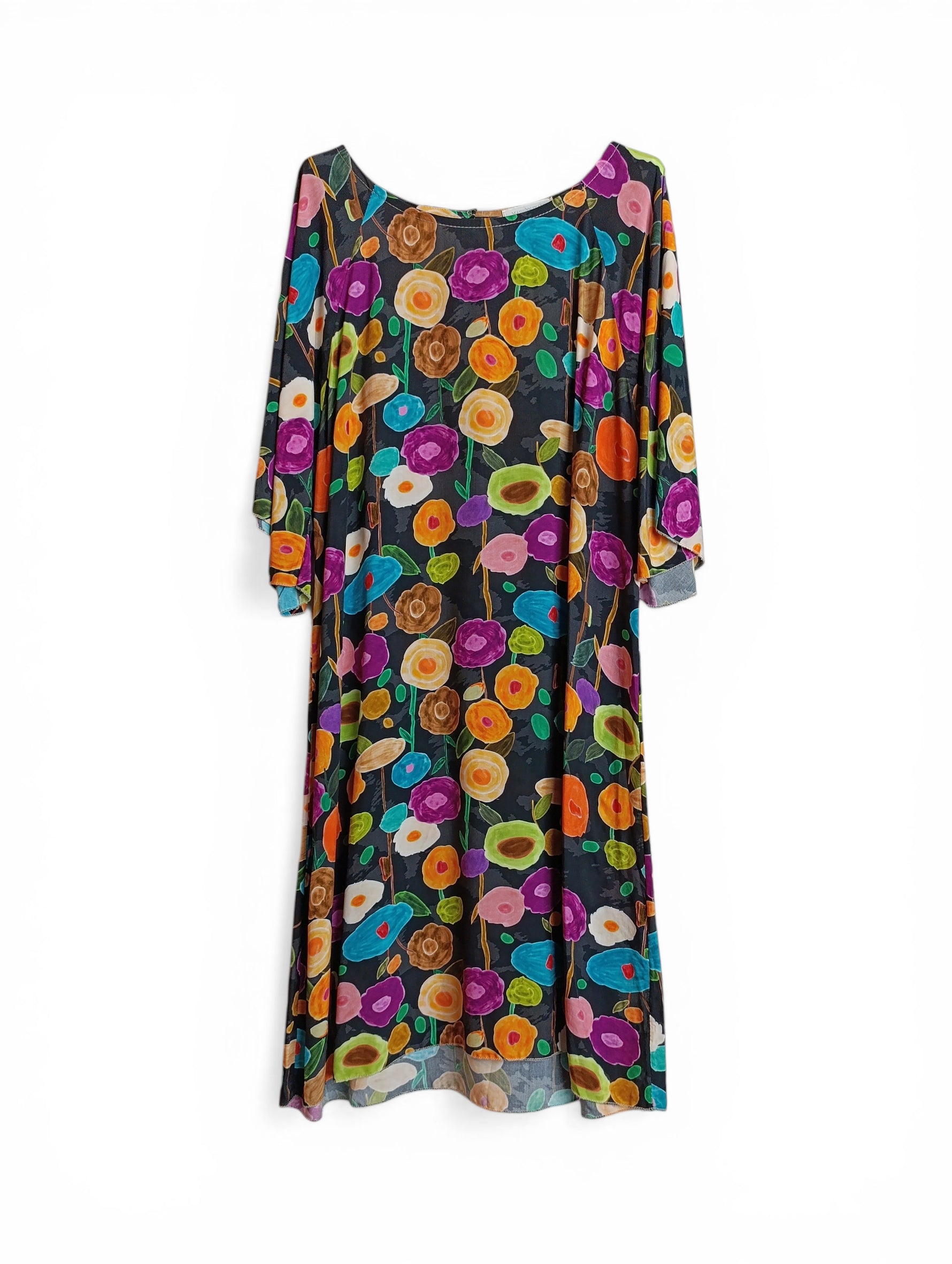 Rochie multicoloră cu imprimeu floral și croială lejeră