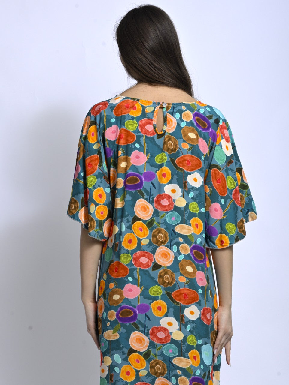 Rochie multicoloră vedere din spate, croială lejeră