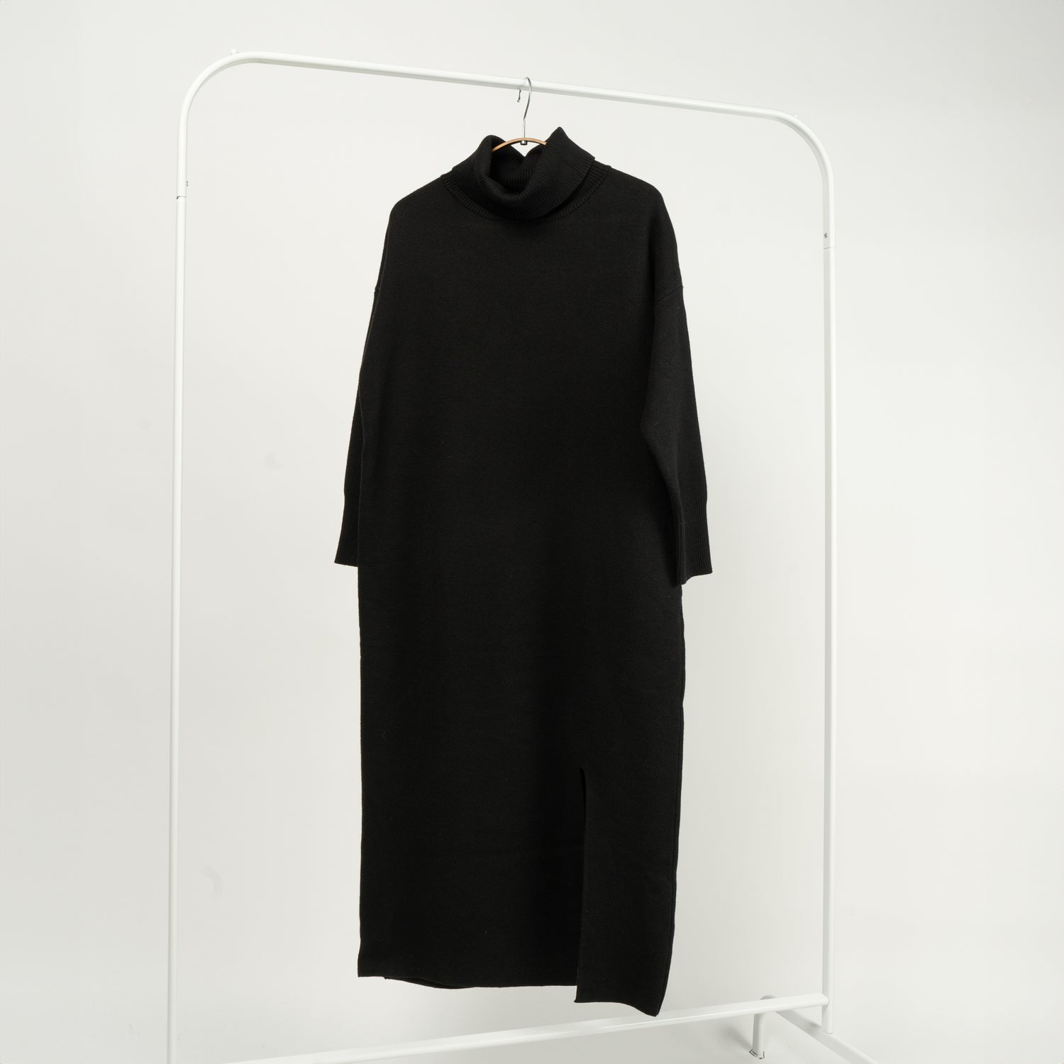 Rochie lungă din tricot soft cu guler