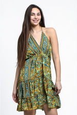 Rochie de plajă boho babydoll de mătase cu volane, imprimeu ocru, vedere din față