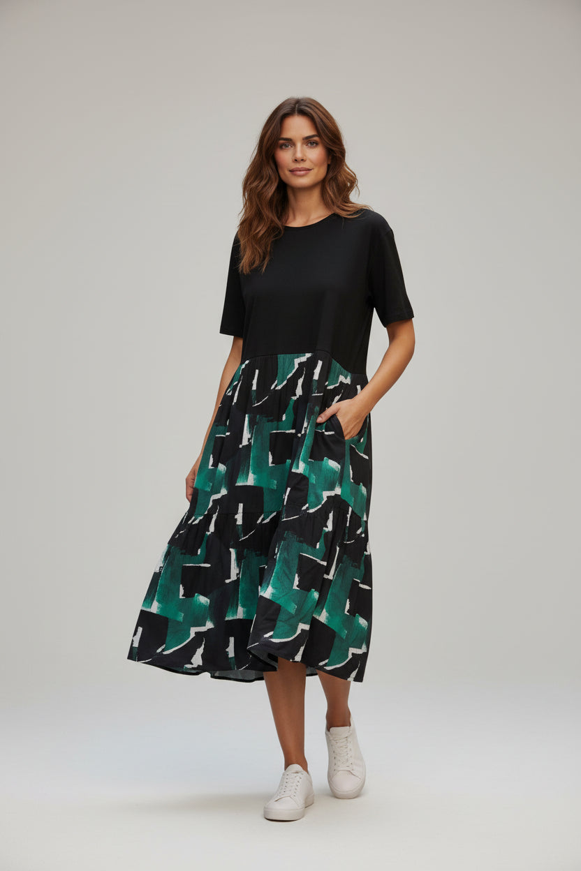 Rochie cu top tricou negru și fustă cu imprimeu verde