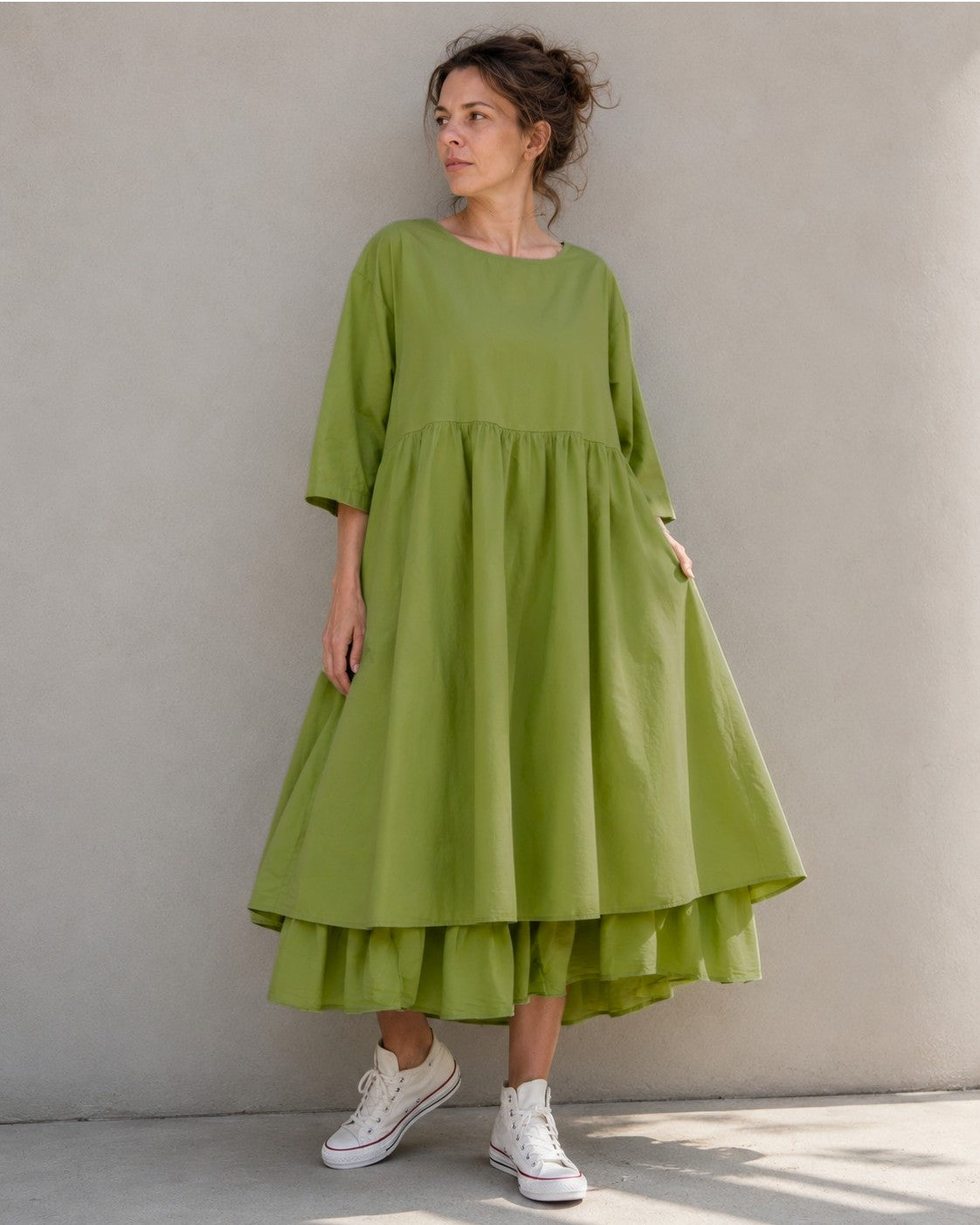 Detaliu nasturi la spate al rochiei midi babydoll din bumbac, finisaj elegant rafinat — All Above Boutique.