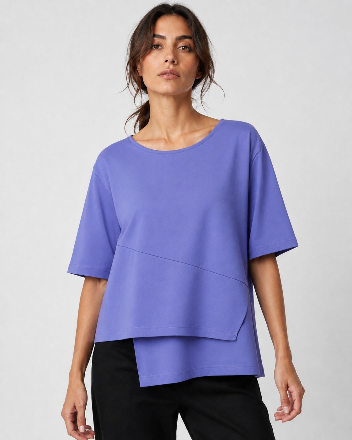 Tricou din bumbac cu colțuri suprapuse asimetrice, nuanța lila, vedere din față, All Above Boutique.