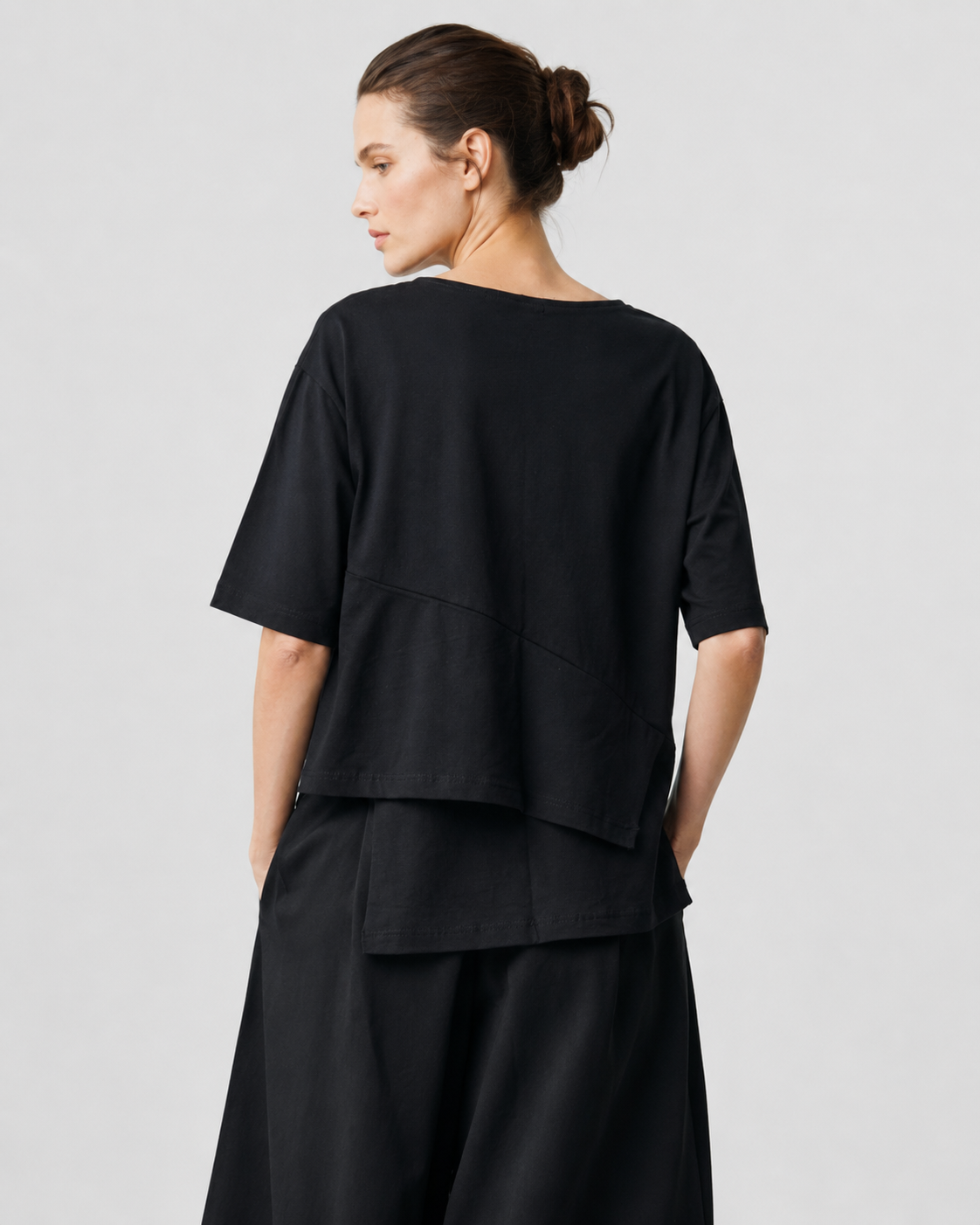Tricou din bumbac cu colțuri suprapuse asimetrice, nuanța negru, vedere din spate, All Above Boutique.