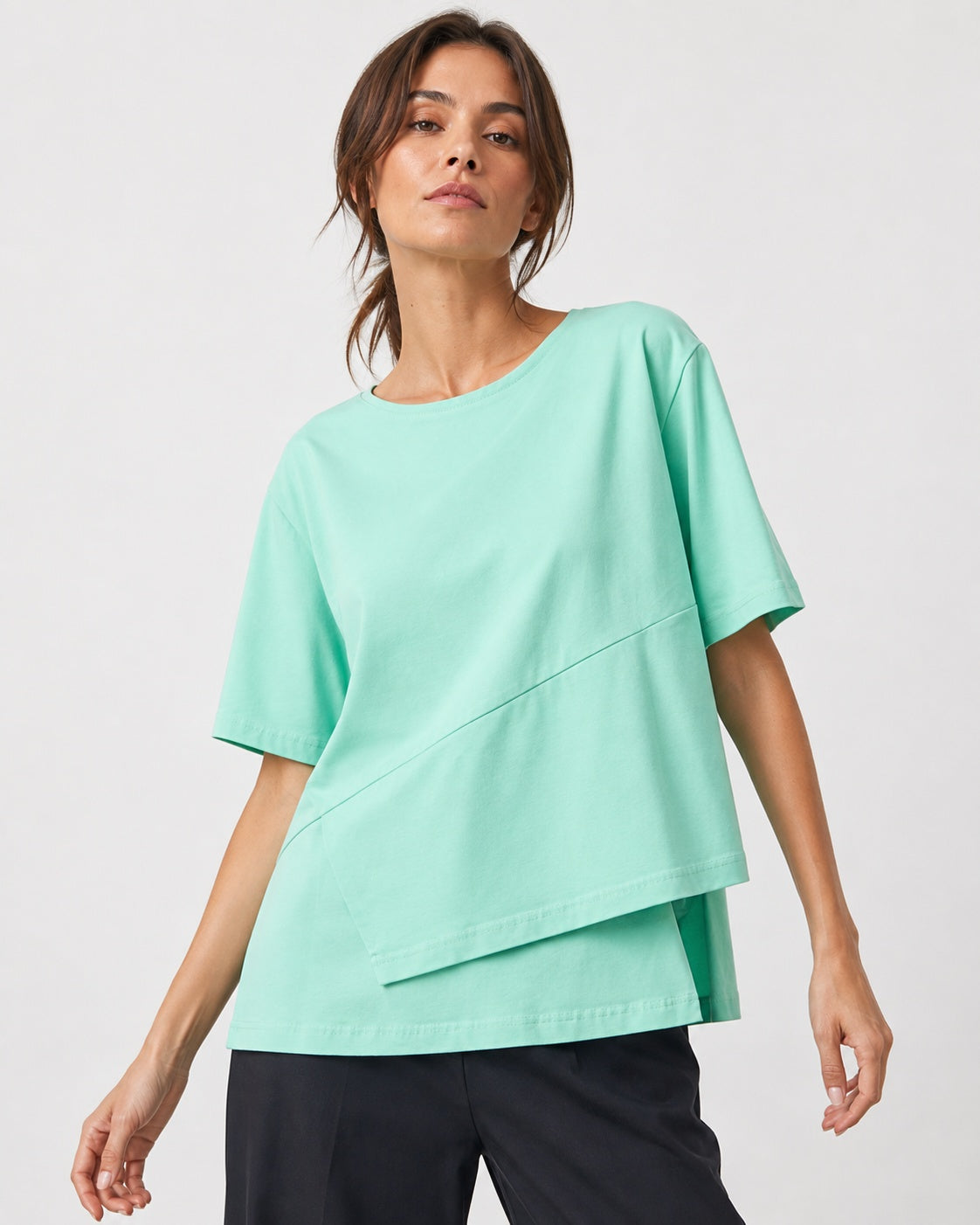 Tricou din bumbac cu colțuri suprapuse asimetrice, nuanța verde acvamarin, vedere din față, All Above Boutique.