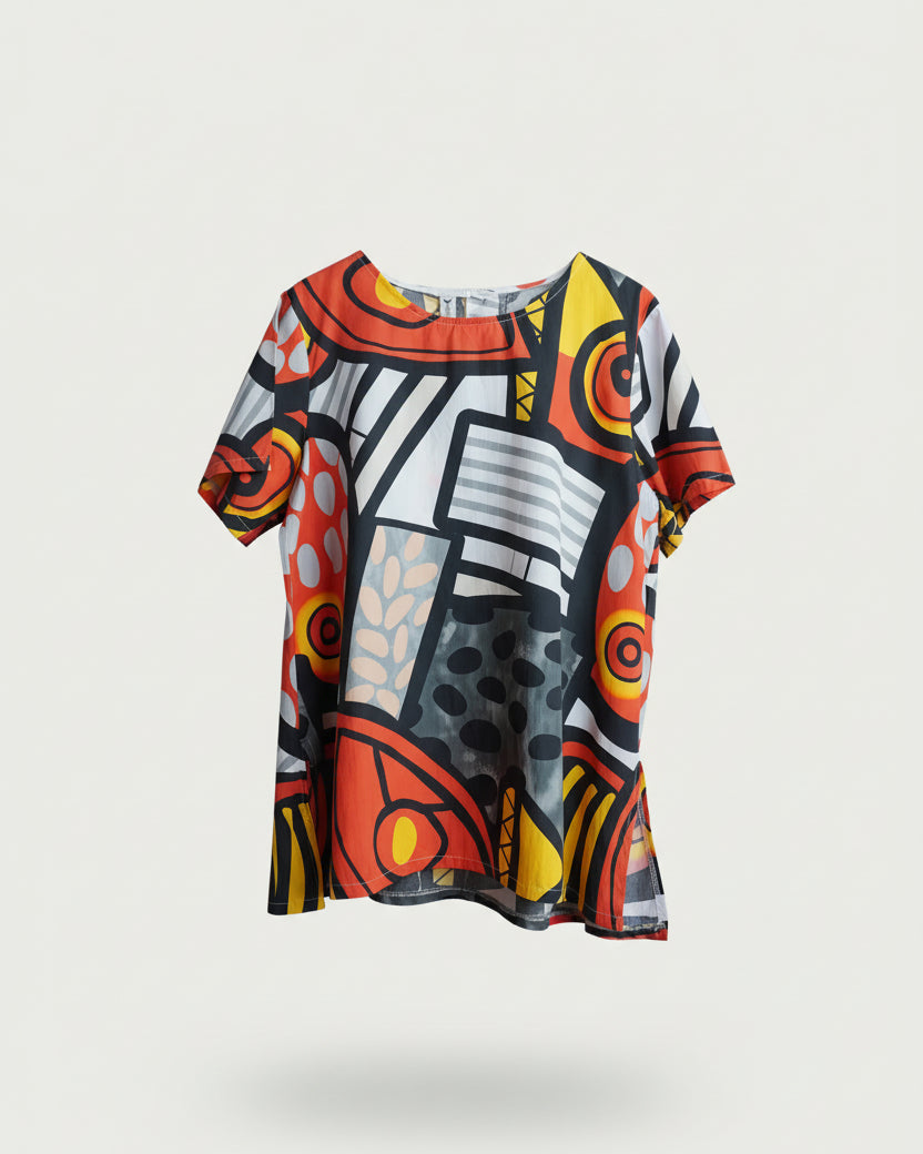 Tricou colorat cu imprimeu graffiti, look casual și modern