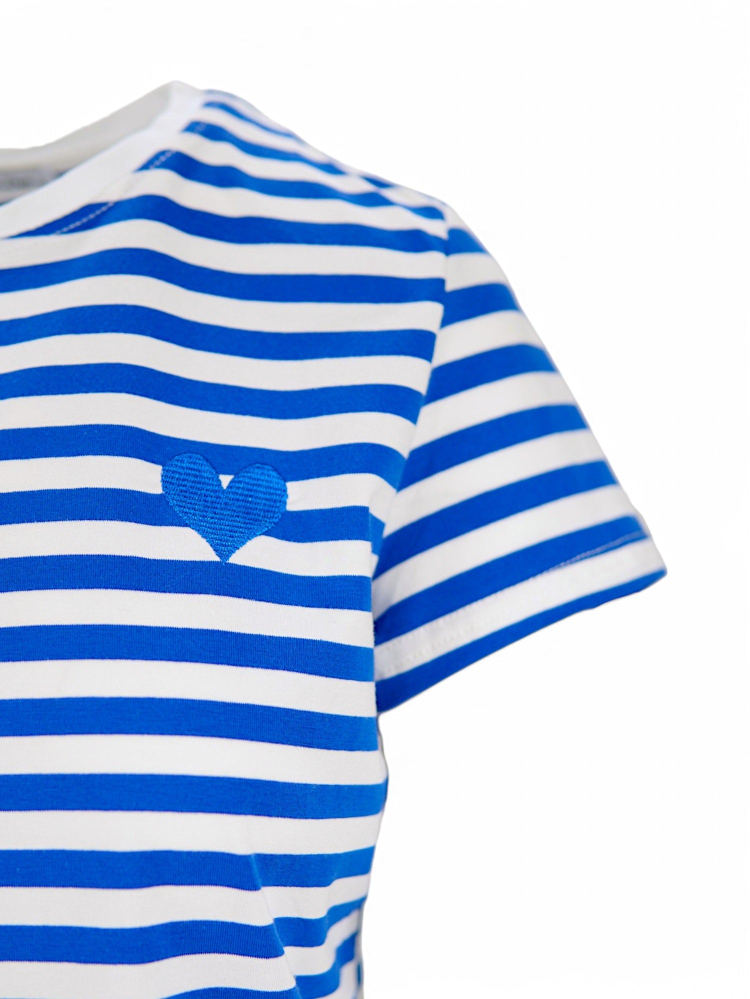 Tricou cu dungi alb-albastru, cu inima brodată pe partea stângă