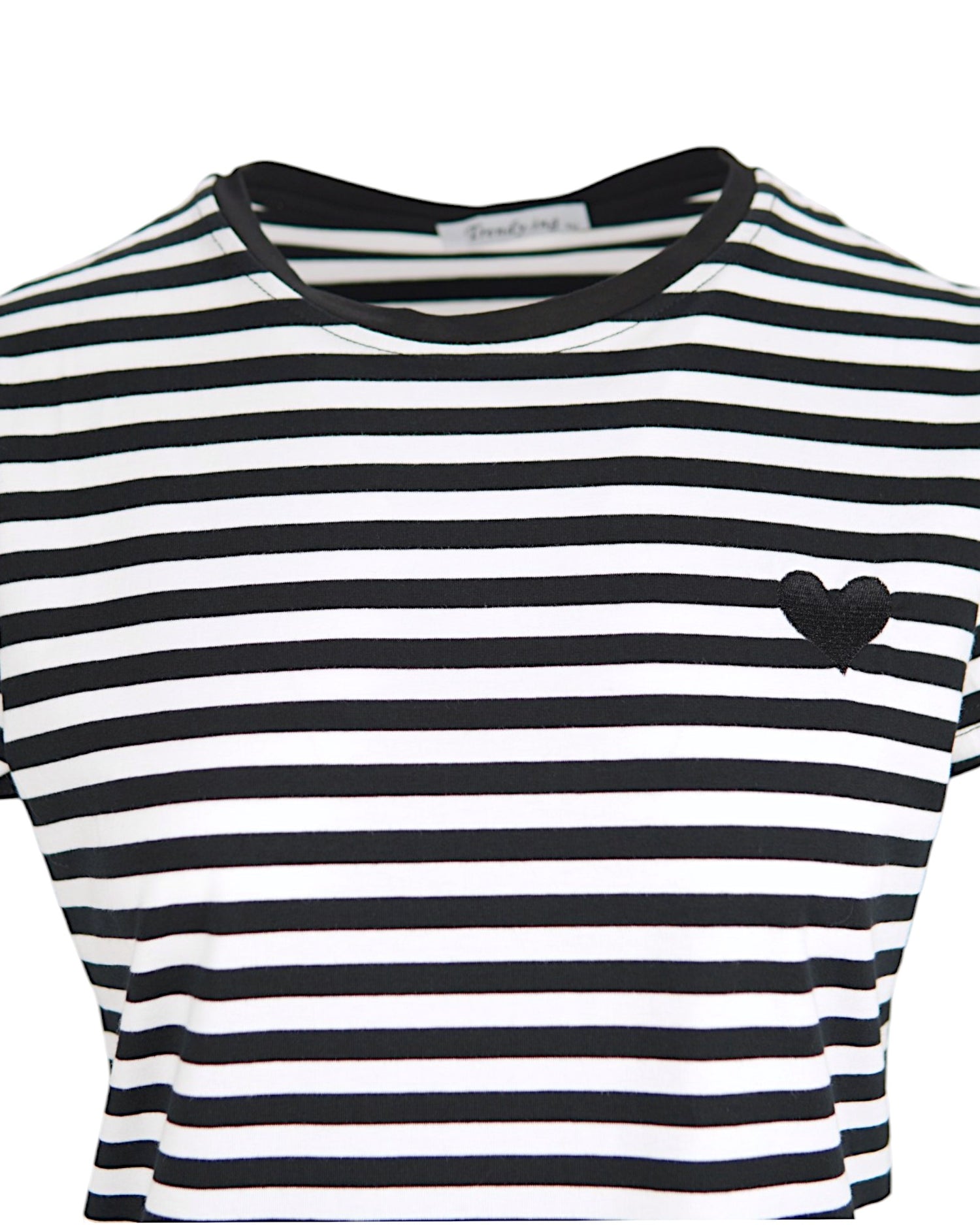 Tricou cu dungi alb-negru, cu inima brodată pe partea stângă