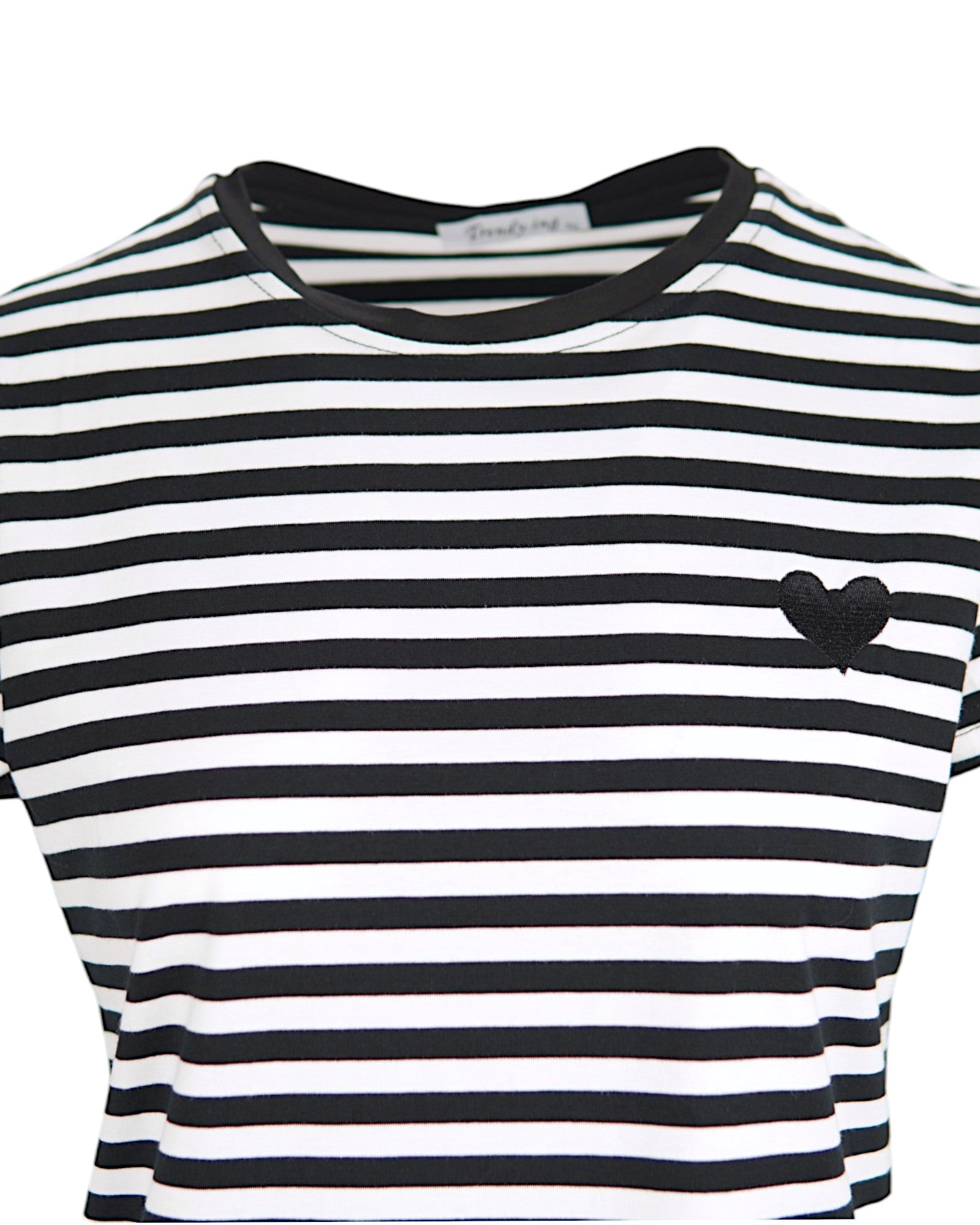 Tricou cu dungi alb-negru, cu inima brodată pe partea stângă