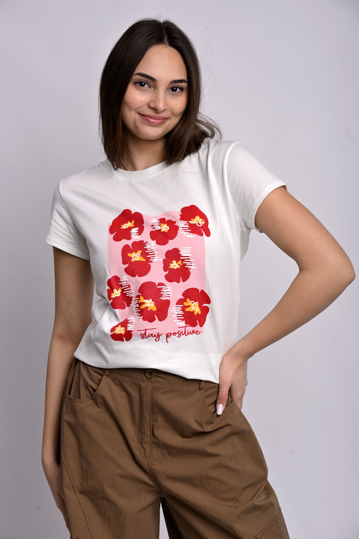Tricou damă cu imprimeu floral roșu, vedere din față