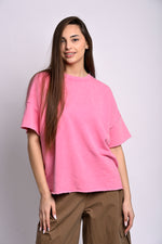 Tricou oversize roz pal cu tiv neslefuit, vedere din față