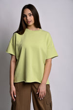 Tricou oversize verde pal cu tiv neslefuit, model casual
