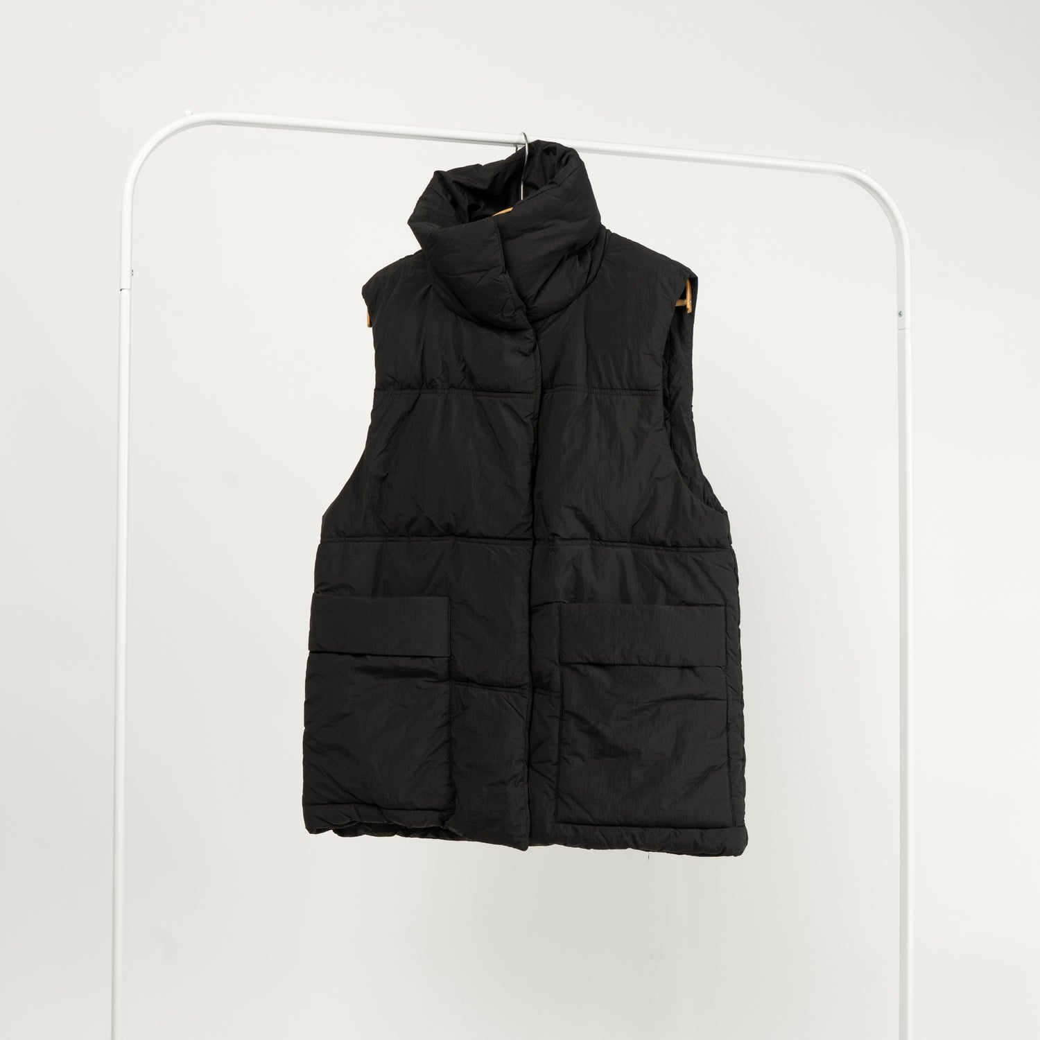 Vestă Matlasată Wind Protection cu Guler Înalt și Buzunare Mari